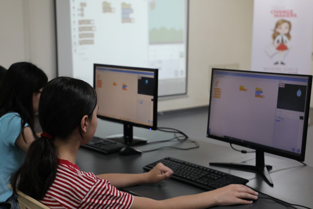 Des jeunes filles de la Bekaa réécrivent leur avenir grâce à la technologie et au leadership